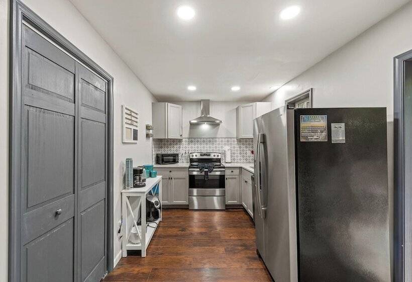 The Tranquil Trails By Avantstay Lake Access, Deck, Fireplace