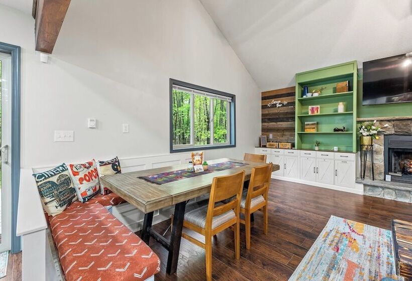 The Tranquil Trails By Avantstay Lake Access, Deck, Fireplace