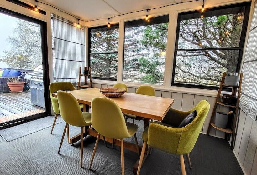 Waterside Haven By Avantstay Lakefront, Hot Tub, Game Room, Fire Pit