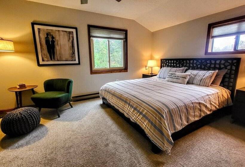 Waterside Haven By Avantstay Lakefront, Hot Tub, Game Room, Fire Pit