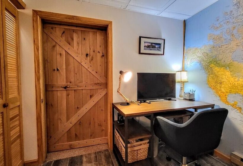 Waterside Haven By Avantstay Lakefront, Hot Tub, Game Room, Fire Pit