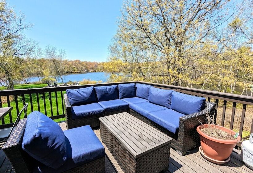 Waterside Haven By Avantstay Lakefront, Hot Tub, Game Room, Fire Pit