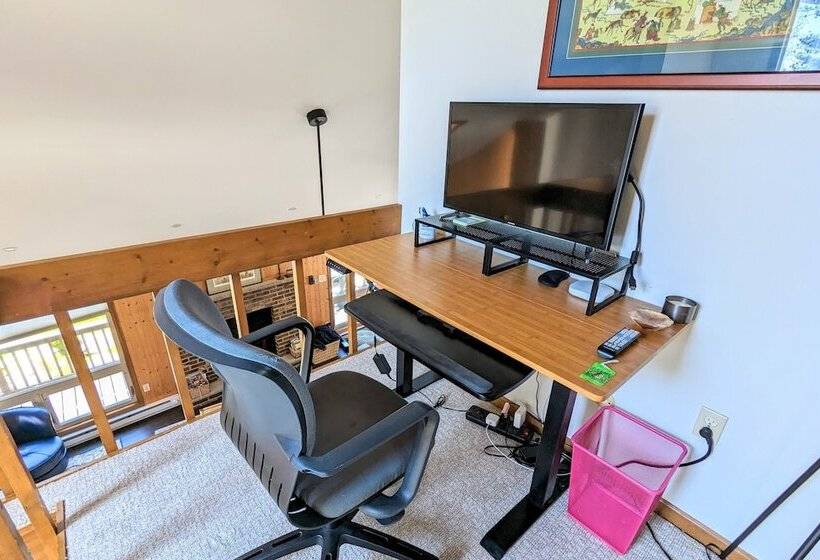 Waterside Haven By Avantstay Lakefront, Hot Tub, Game Room, Fire Pit