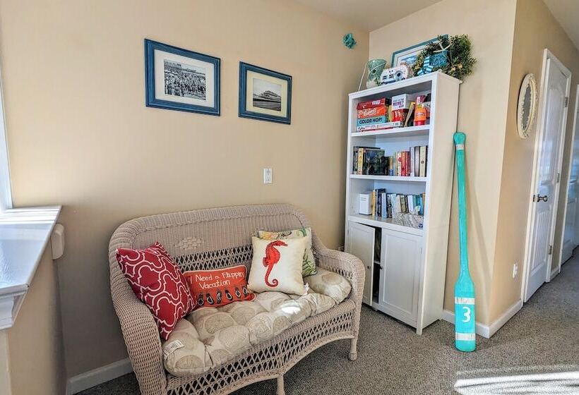 Waves N Wooder By Avantstay Swimspa + Game Room, Walk To Beach