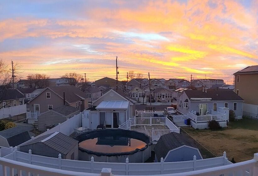 Waves N Wooder By Avantstay Swimspa + Game Room, Walk To Beach