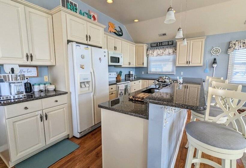 Waves N Wooder By Avantstay Swimspa + Game Room, Walk To Beach