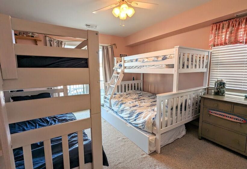 Waves N Wooder By Avantstay Swimspa + Game Room, Walk To Beach