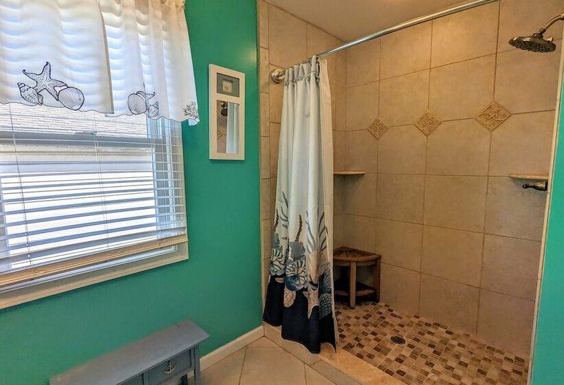 Waves N Wooder By Avantstay Swimspa + Game Room, Walk To Beach