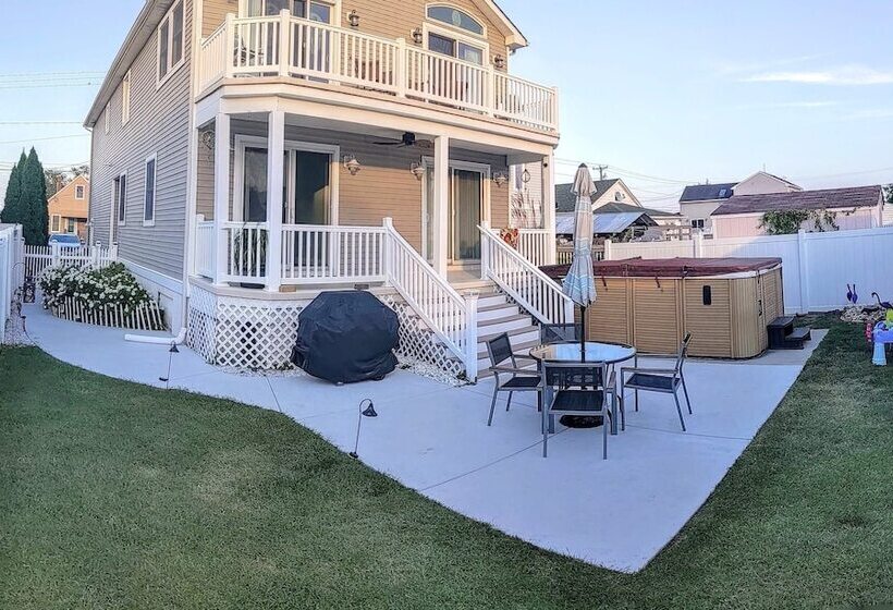 Waves N Wooder By Avantstay Swimspa + Game Room, Walk To Beach