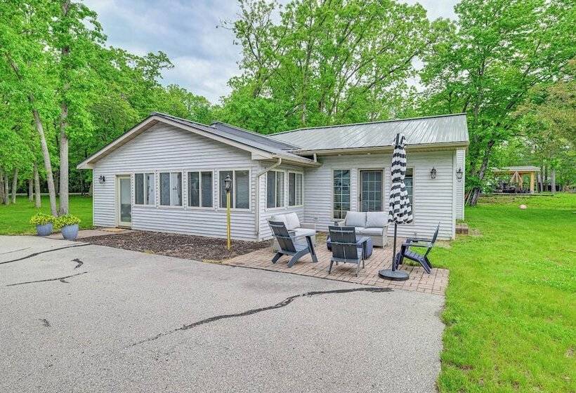 Wisconsin Home W/ Dock On Lake Arbutus!