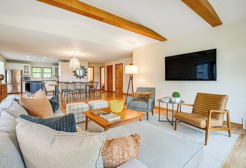 Wisconsin Home W/ Dock On Lake Arbutus!