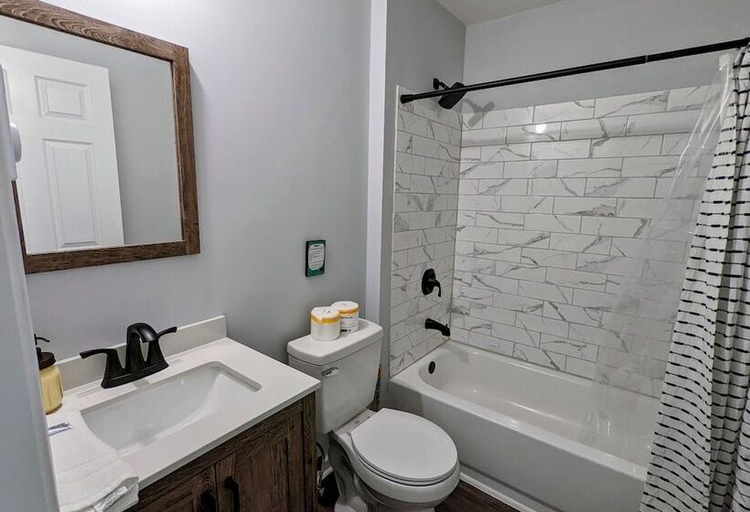 Woodland Chalet By Avantstay Deck + Lake Access