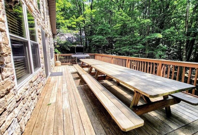 Woodland Oasis By Avantstay Hot Tub, Firepit, Walk To Lake