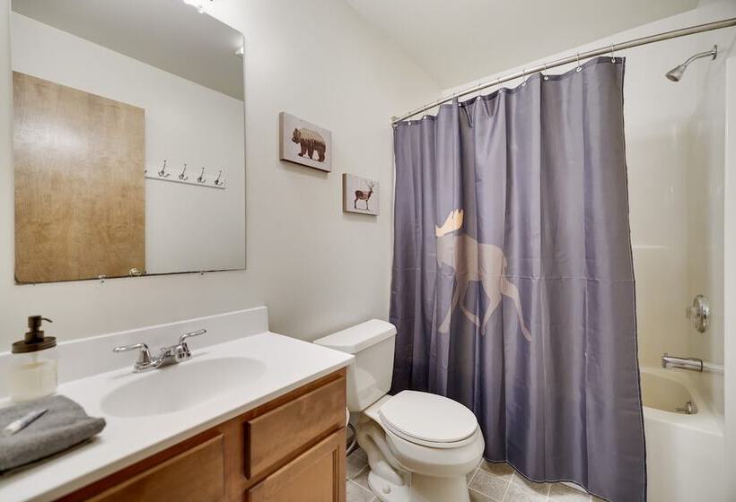 Woodland Oasis By Avantstay Hot Tub, Firepit, Walk To Lake