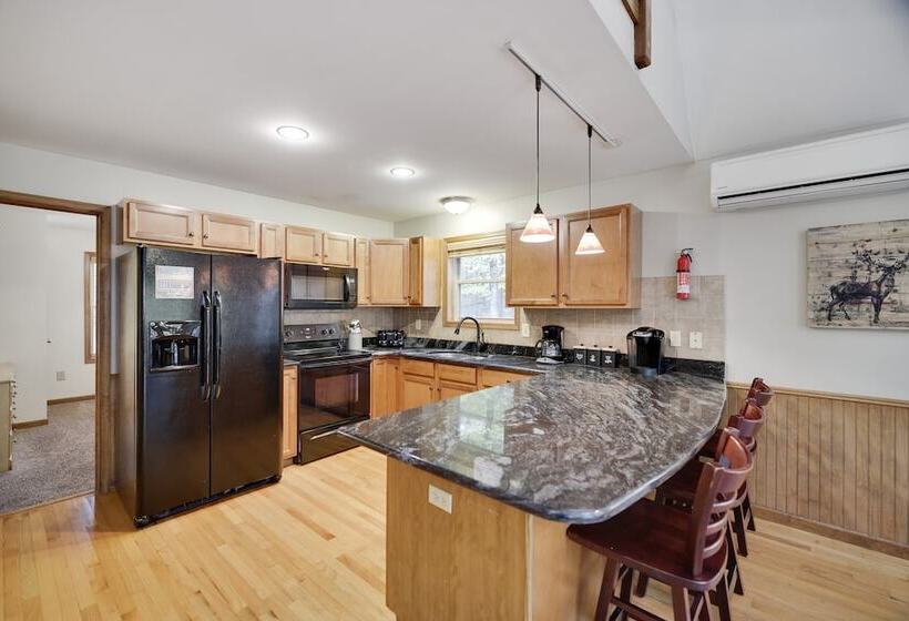 Woodland Oasis By Avantstay Hot Tub, Firepit, Walk To Lake