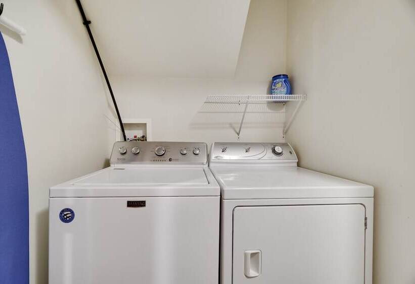 Woodland Oasis By Avantstay Hot Tub, Firepit, Walk To Lake