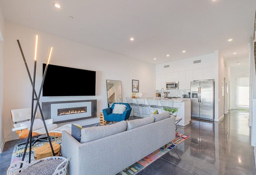 Zanjero By Avantstay Mins From Downtown Palm Springs Private Terrace, Shared Pool