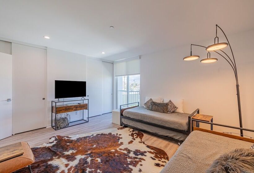 Zanjero By Avantstay Mins From Downtown Palm Springs Private Terrace, Shared Pool