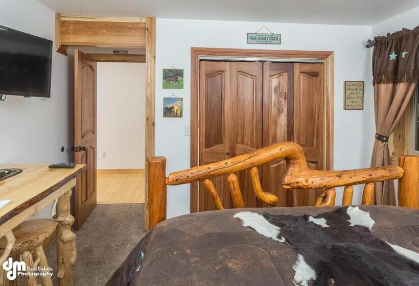 Alaska Knotty Pine B&b