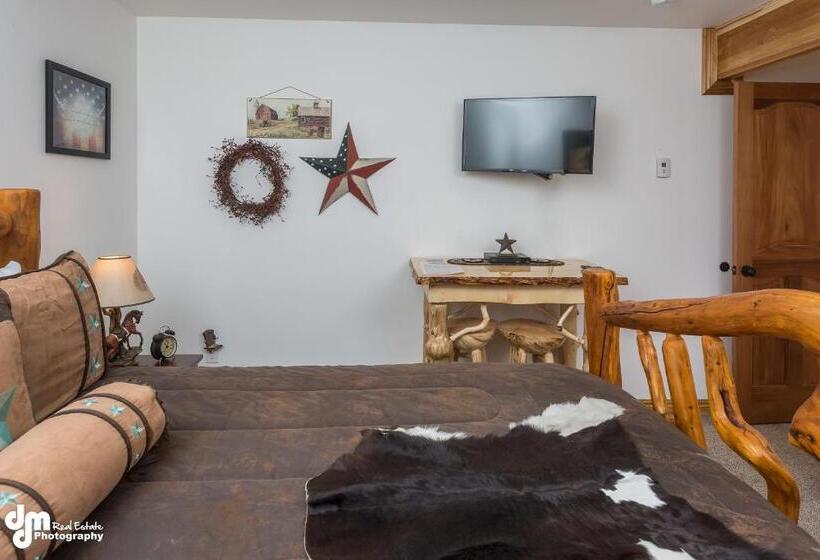 Alaska Knotty Pine B&b