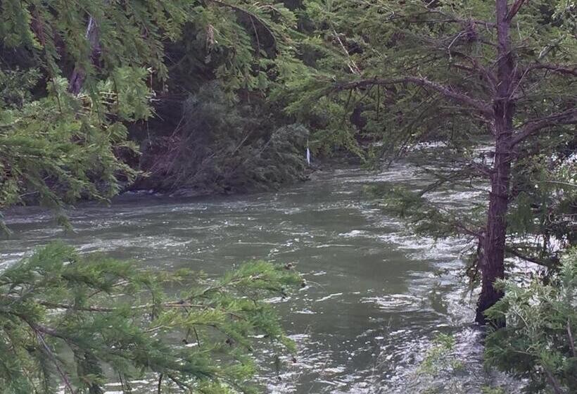 فندق صغير A Place To Stay Rooms