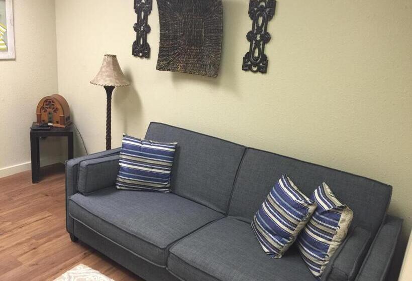 فندق صغير A Place To Stay Rooms