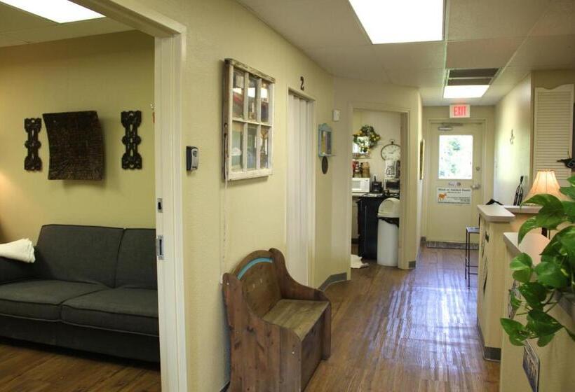 فندق صغير A Place To Stay Rooms