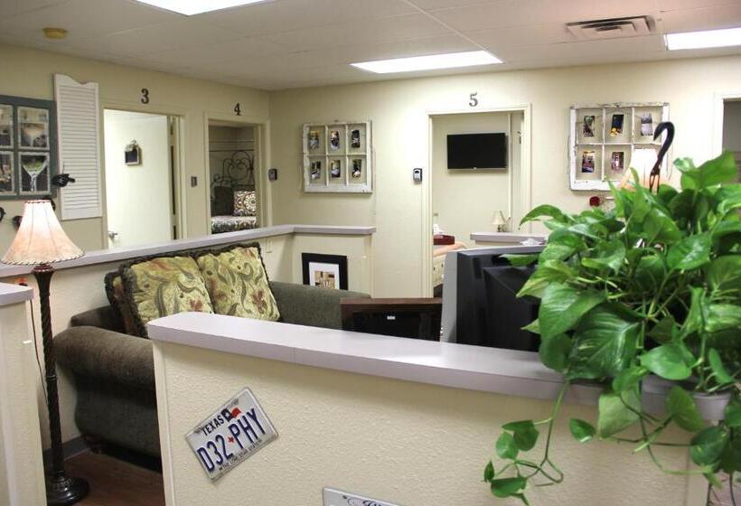 فندق صغير A Place To Stay Rooms