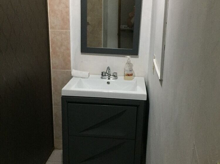 הוסטל Hostal Casa Blanca