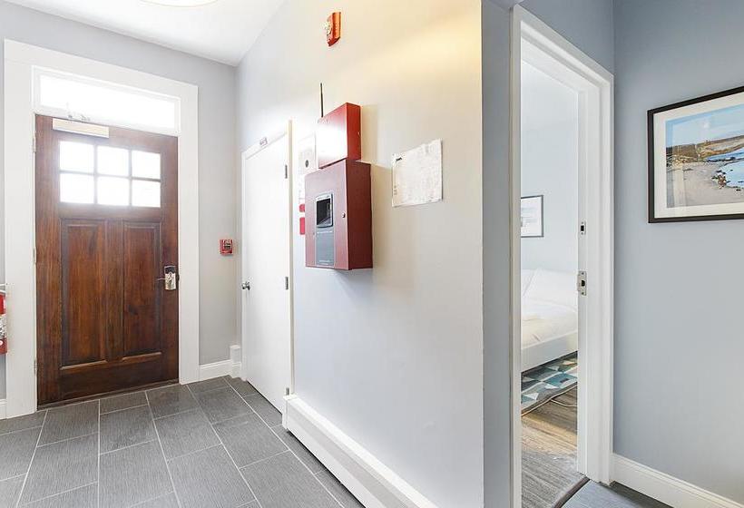 Quarters On Dot By Thatch