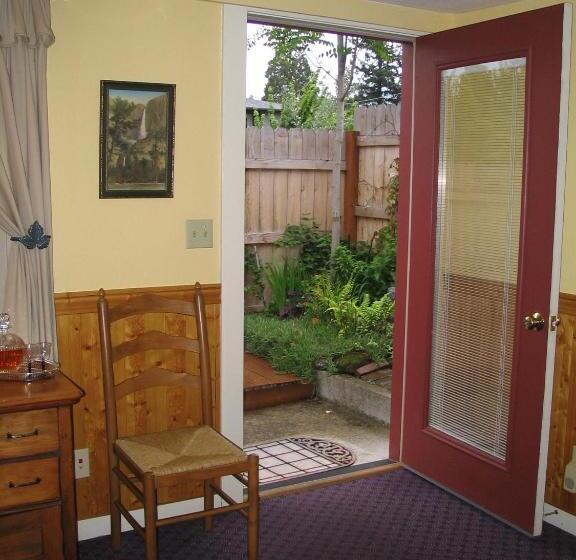 Bed and Breakfast Arden Forest Inn