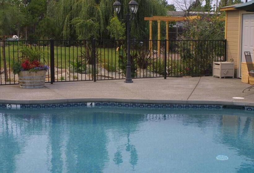 مبيت وإفطار Arden Forest Inn