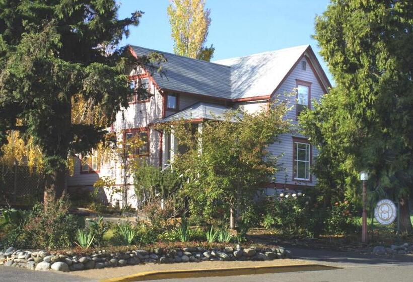 Bed and Breakfast Arden Forest Inn