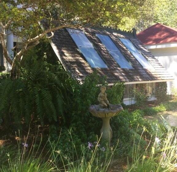 ベッドアンドブレックファースト Belle Oaks Inn