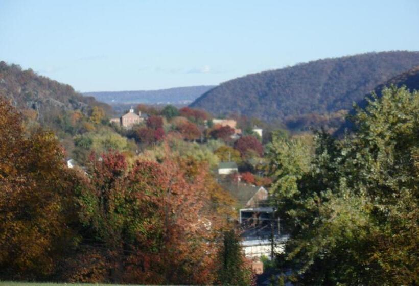 تختخواب و صبحانه Cantuta Inn