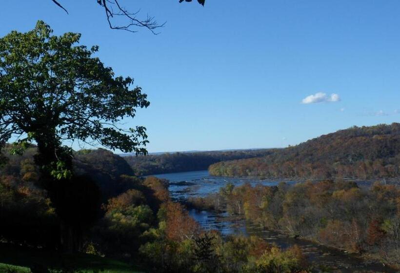 تختخواب و صبحانه Cantuta Inn