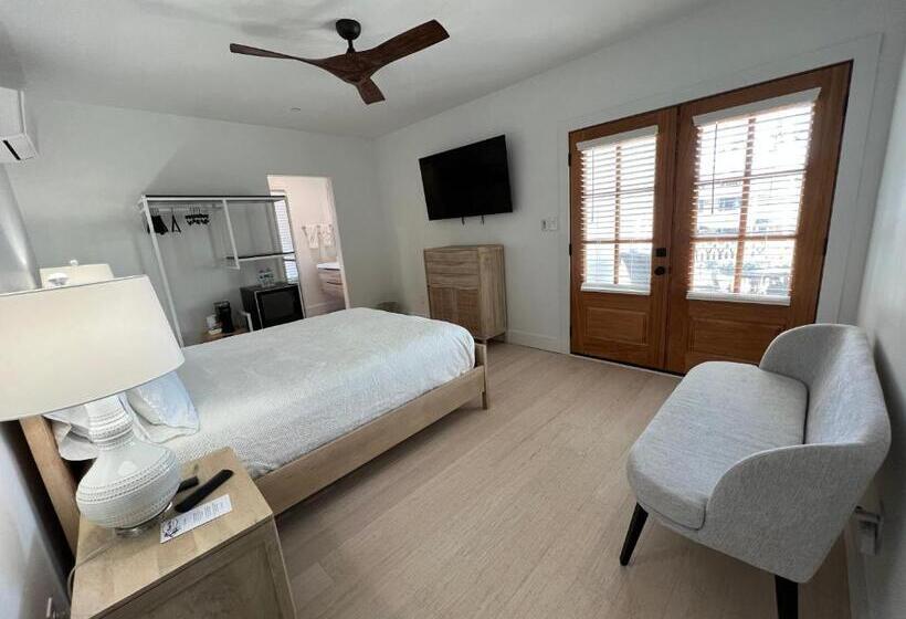 민박 Elaine S Cape May Boutique