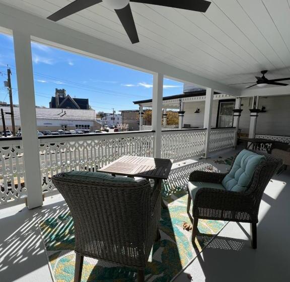 민박 Elaine S Cape May Boutique