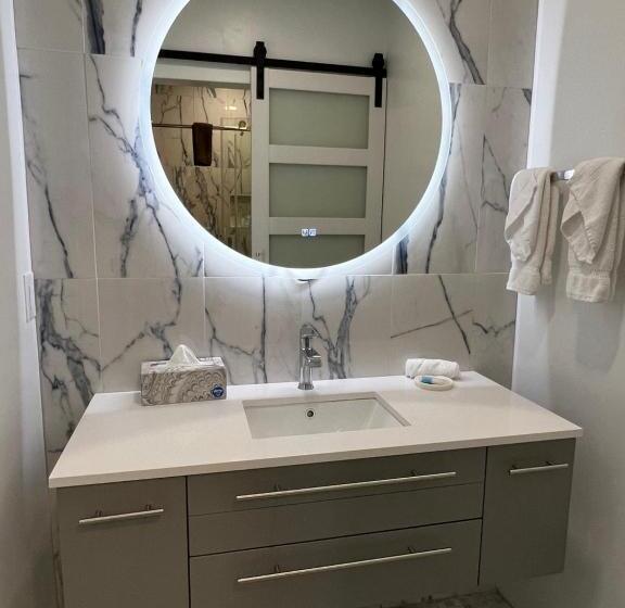 민박 Elaine S Cape May Boutique