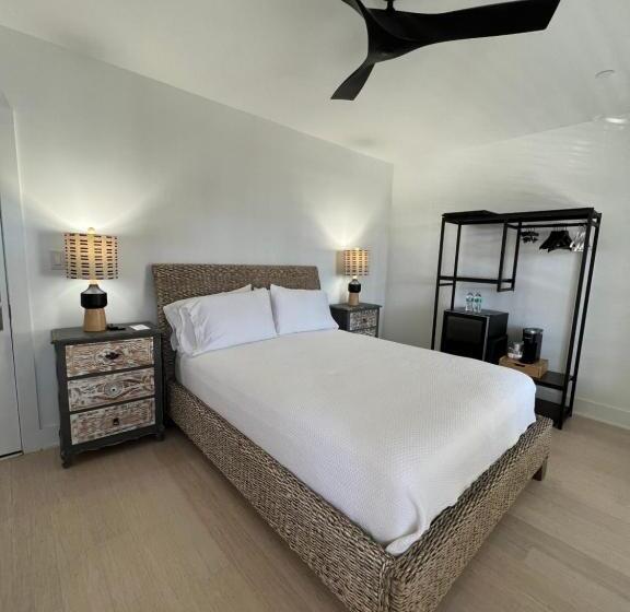 민박 Elaine S Cape May Boutique