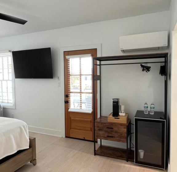 민박 Elaine S Cape May Boutique