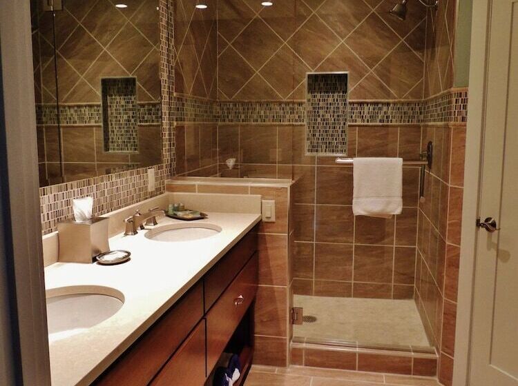 مبيت وإفطار Huff House Inn And Cabins