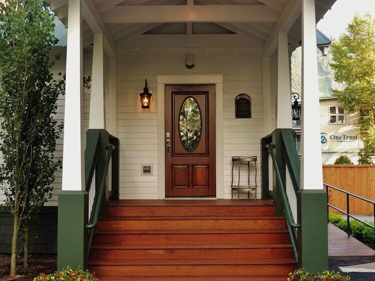 مبيت وإفطار Huff House Inn And Cabins