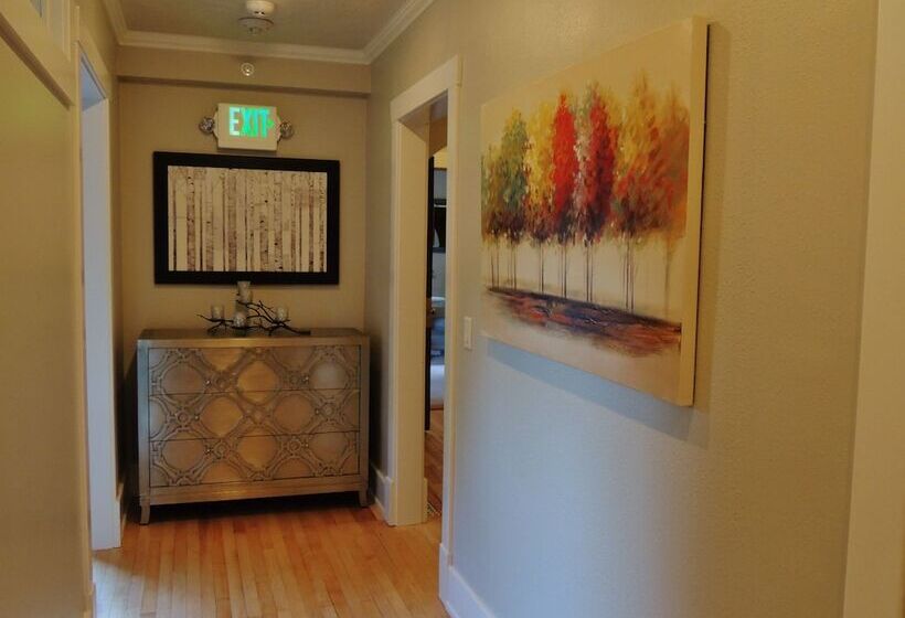 مبيت وإفطار Huff House Inn And Cabins