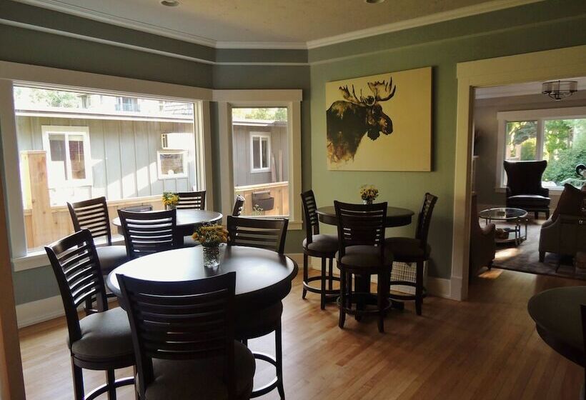 مبيت وإفطار Huff House Inn And Cabins