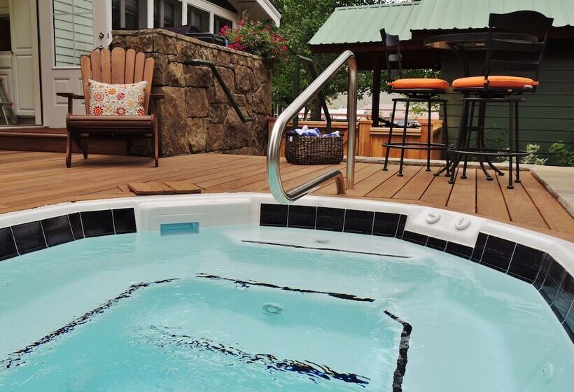 مبيت وإفطار Huff House Inn And Cabins