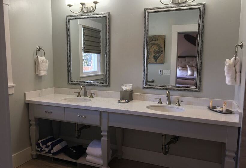 مبيت وإفطار Huff House Inn And Cabins