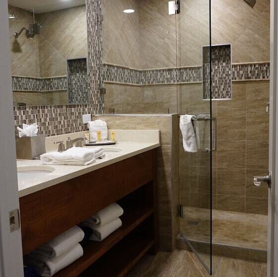 مبيت وإفطار Huff House Inn And Cabins