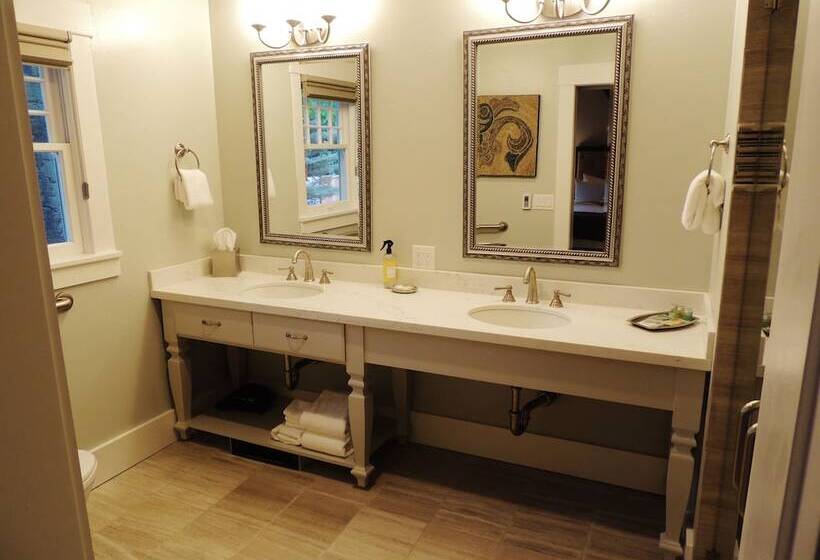 مبيت وإفطار Huff House Inn And Cabins