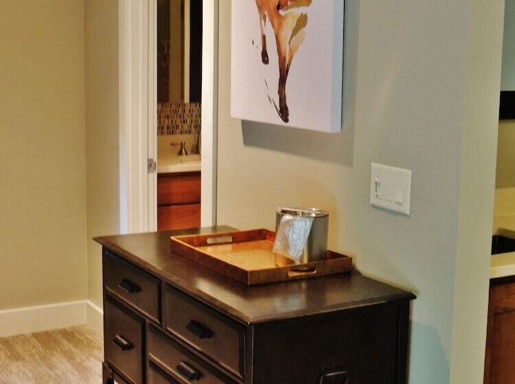 مبيت وإفطار Huff House Inn And Cabins